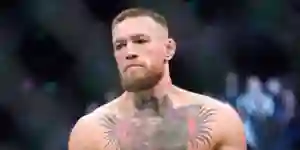 Conor McGregor promete nocautear Logan Paul em possível combate “UFC vs. WWE”