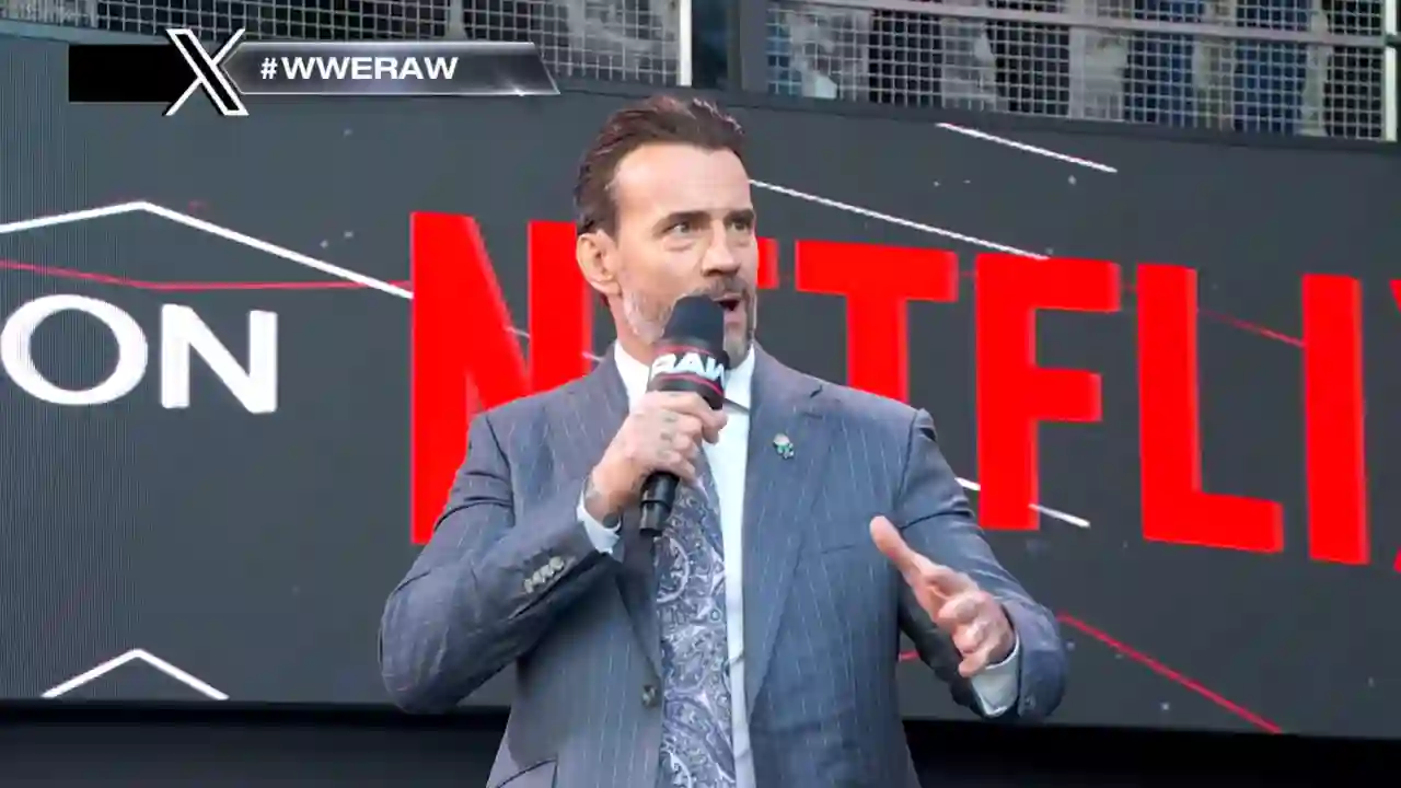 CM Punk é questionado sobre favor que Paul Heyman lhe deve durante pré-show do RAW na Netflix