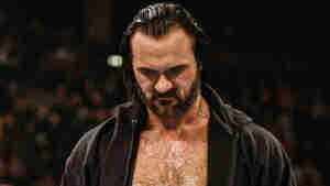 Drew McIntyre retorna ao RAW com ataque surpresa a membro do The Bloodline