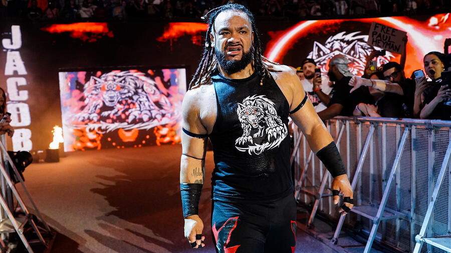 Jacob Fatu reconhece “verdadeiro Tribal Chief” em evento ao vivo da WWE