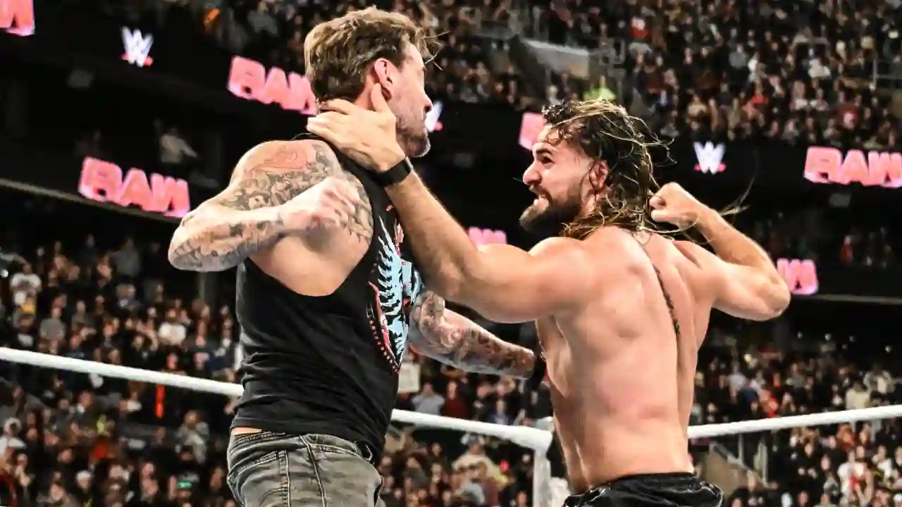 CM Punk e Seth Rollins protagonizam grande briga durante o WWE RAW