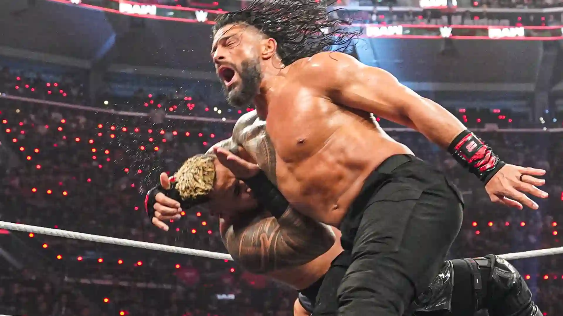 Antigo rival de Roman Reigns realiza ataque surpreendente no WWE RAW na Netflix