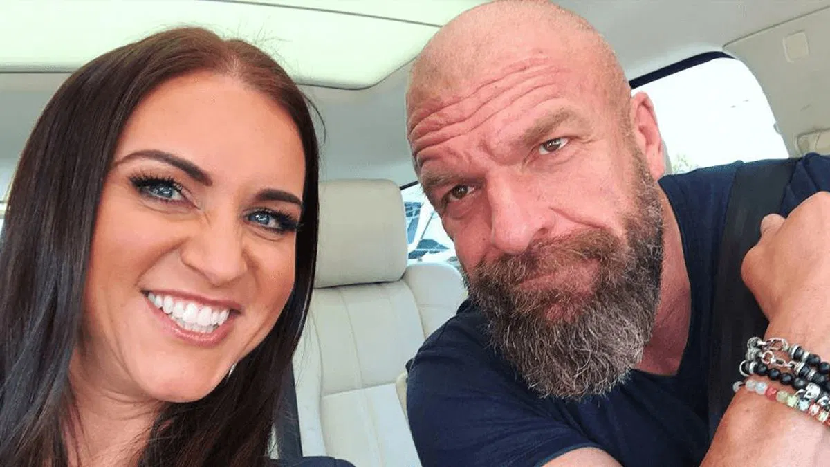 Triple H compartilha foto rara com Stephanie McMahon após estreia do WWE RAW na Netflix