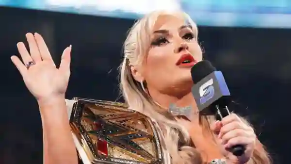 Current WWE champion sends message to Tiffany Stratton after SmackDown