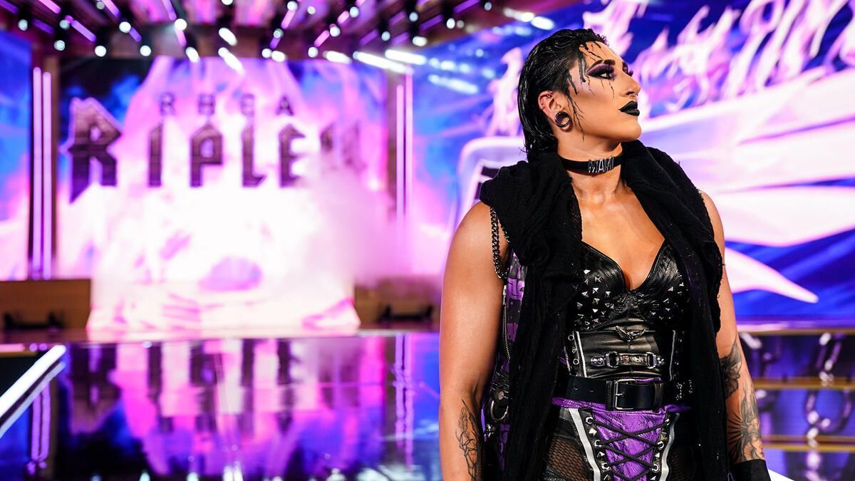 Rhea Ripley attacks male WWE star after winning back the Women’s World Championship on RAW